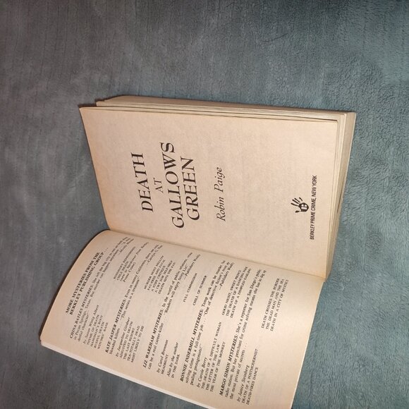 Book Beatrix Potter Victorian Mystery Death at Gallows Green Robin Paige England - Picture 5 of 8